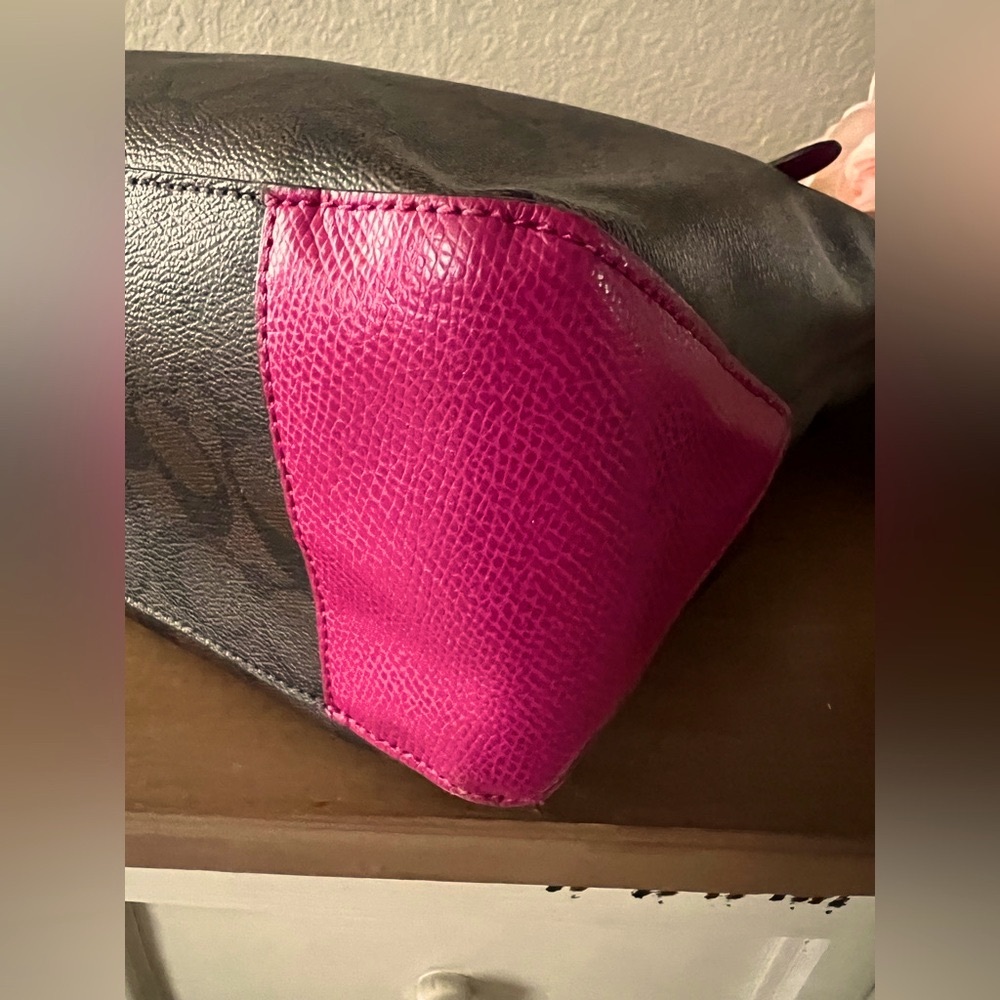 Coach Gallery Tote w/ COA - Picture 10 of 16